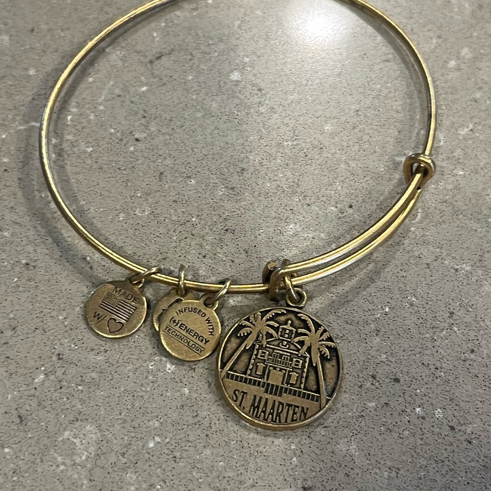 Gold St. Maarten Charm Bracelet